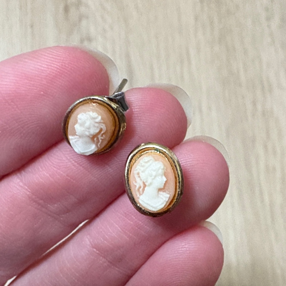 Elegant Cameo Stud Earrings - Picture 2 of 6
